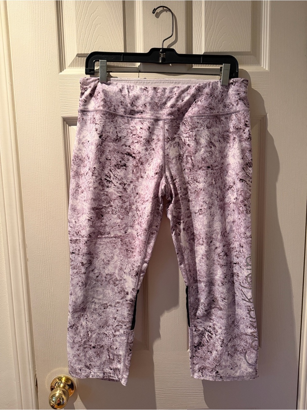 Women’s Purple Marbled Capri Leggings